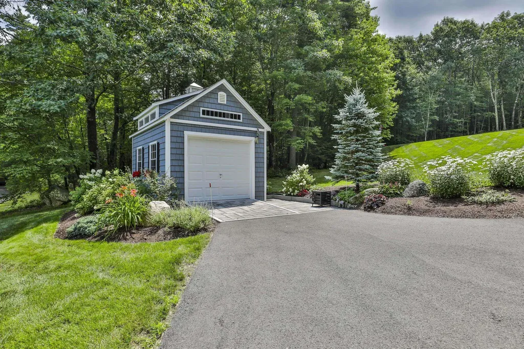 10 Mosher Drive Brookline NH 03033