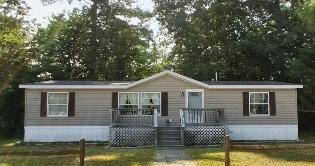 11 Page Street Plymouth NH 03264