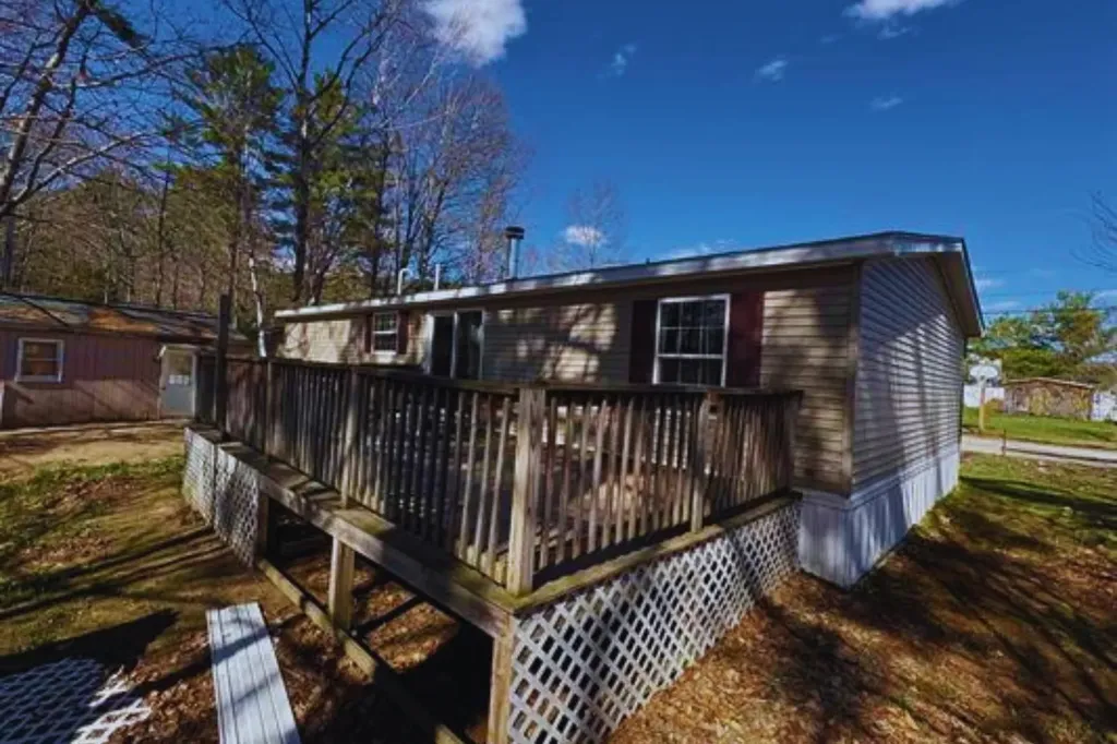 11 Page Street Plymouth NH 03264
