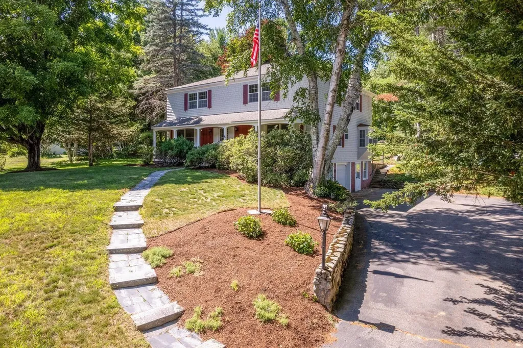 8 Mirror Lake Drive Tuftonboro NH 03853