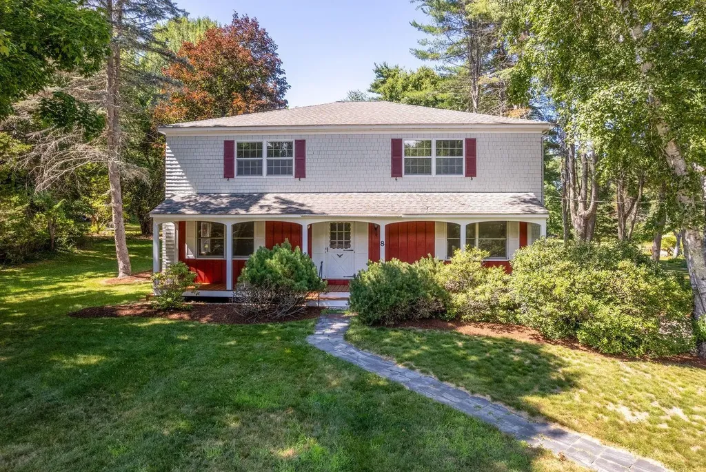 8 Mirror Lake Drive Tuftonboro NH 03853
