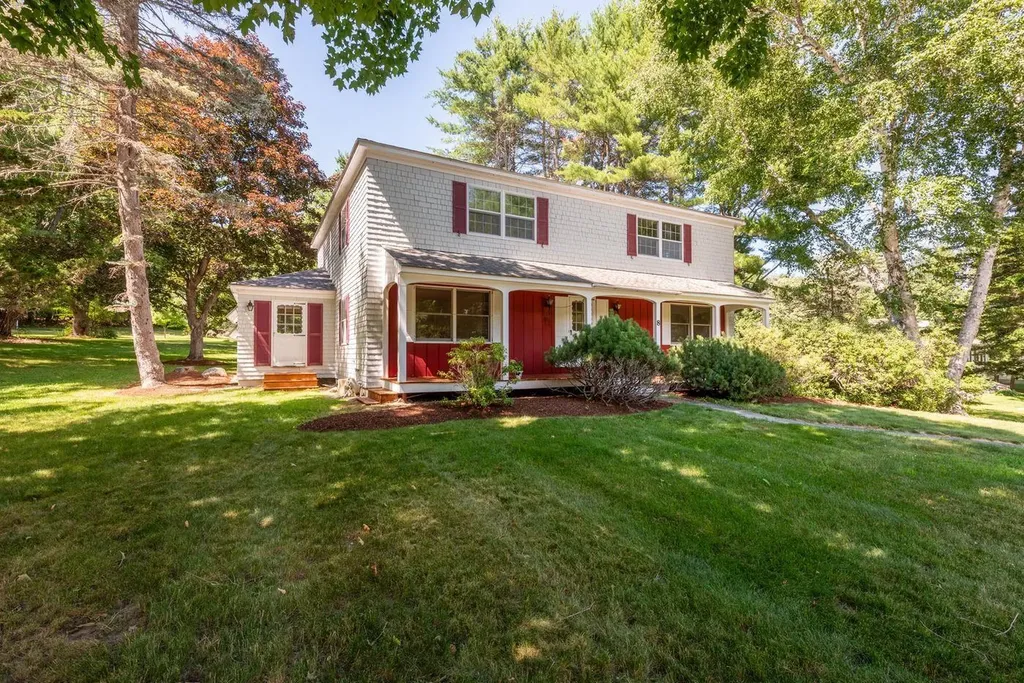 8 Mirror Lake Drive Tuftonboro NH 03853
