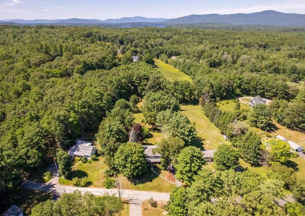 8 Mirror Lake Drive Tuftonboro NH 03853
