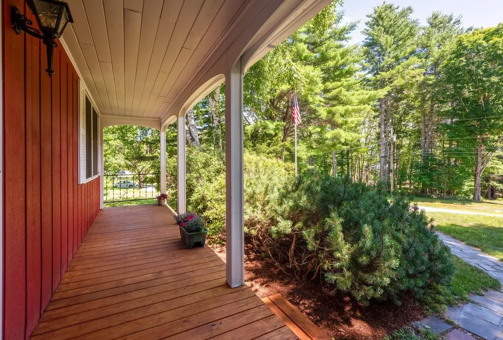 8 Mirror Lake Drive Tuftonboro NH 03853