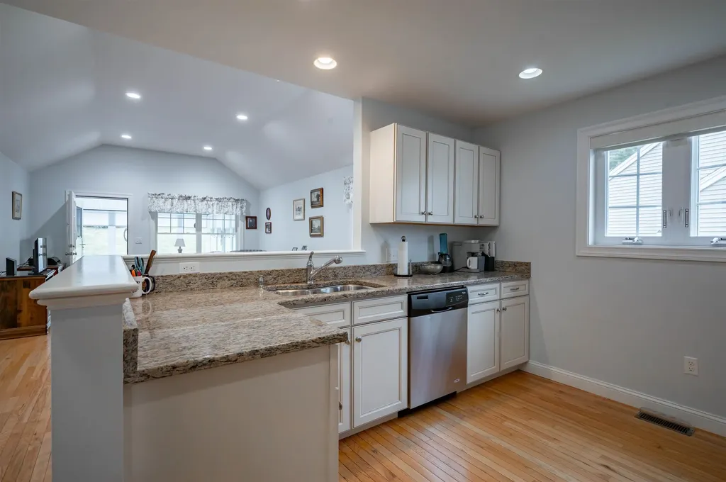 6 Elystan Circle Nashua NH 03064
