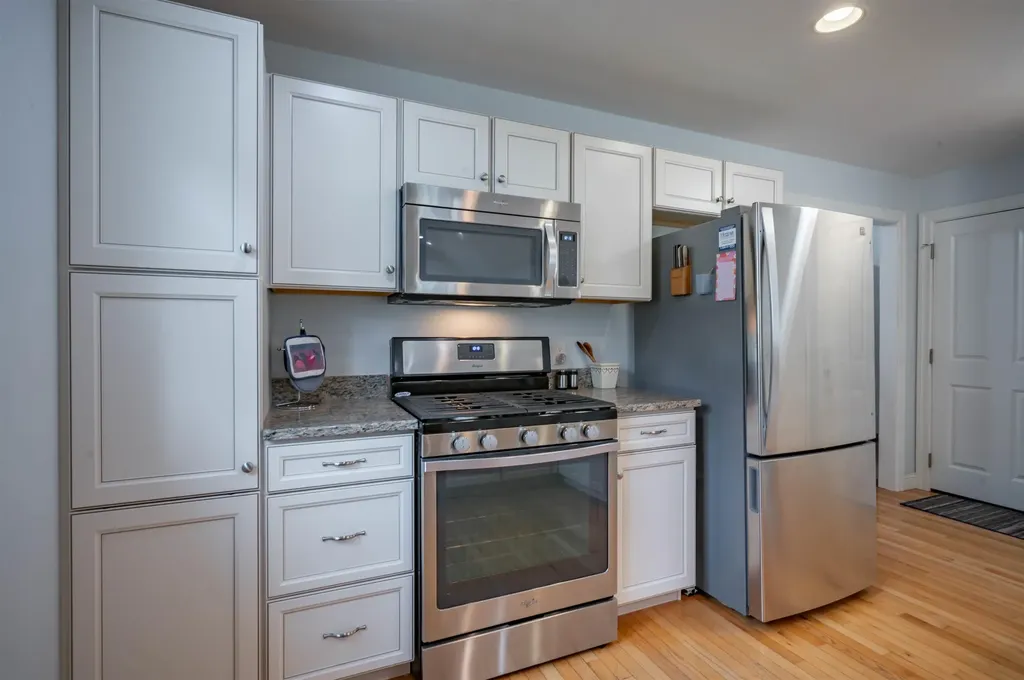 6 Elystan Circle Nashua NH 03064