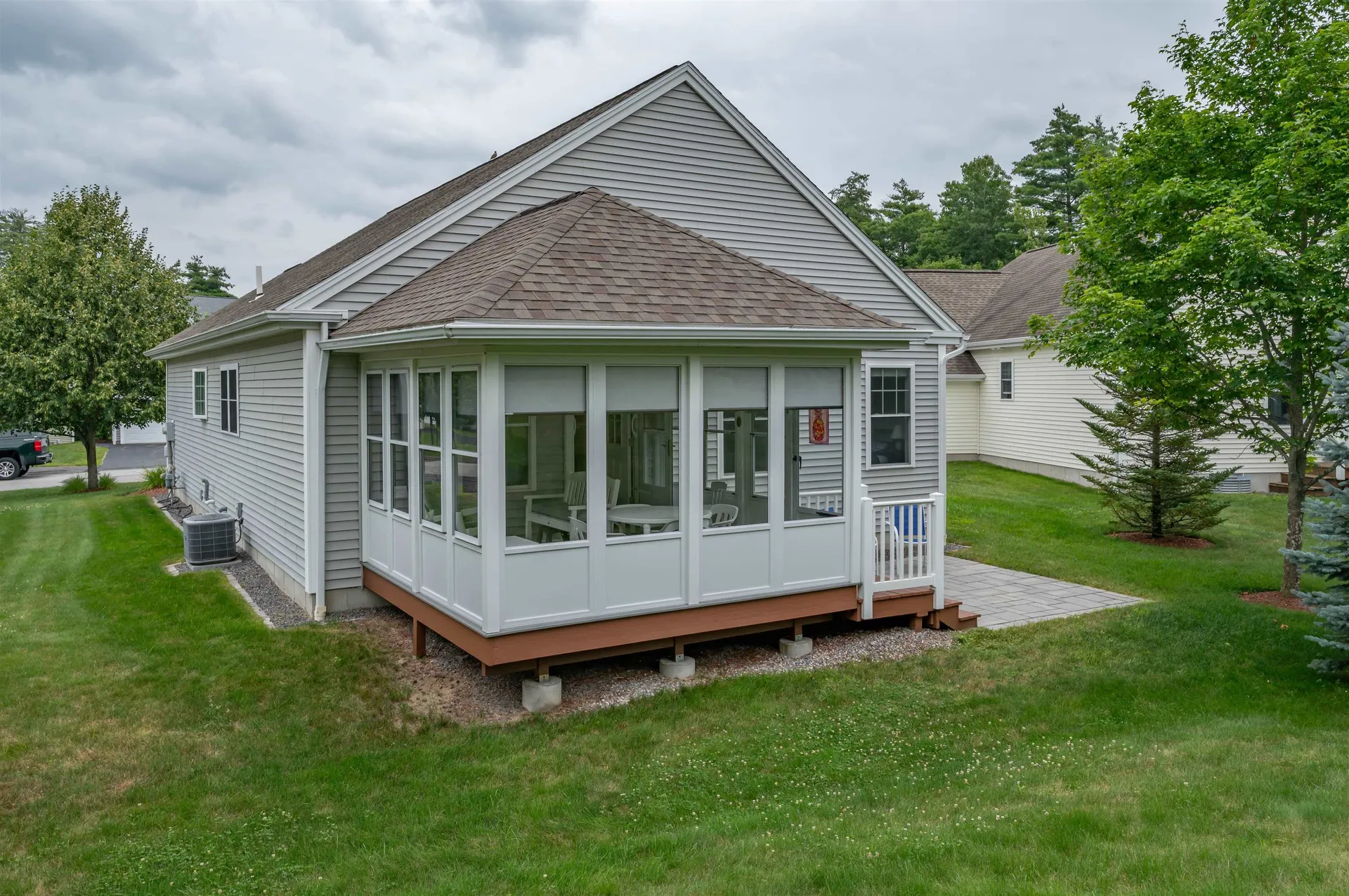 6 Elystan Circle Nashua NH 03064