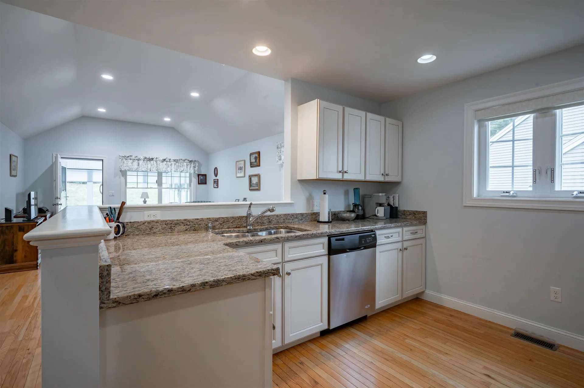 6 Elystan Circle Nashua NH 03064