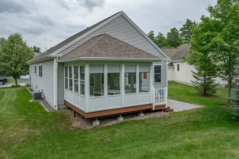 6 Elystan Circle Nashua NH 03064