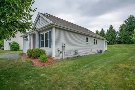 6 Elystan Circle Nashua NH 03064