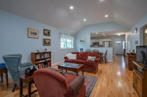 6 Elystan Circle Nashua NH 03064