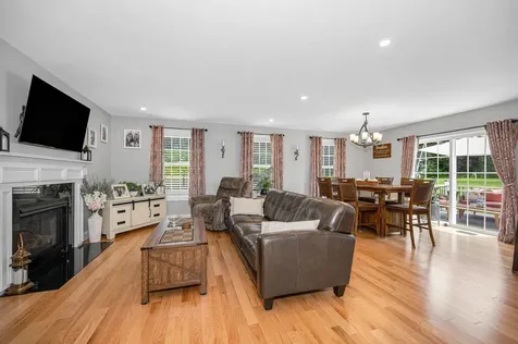 289B Webster Street Hudson NH 03051
