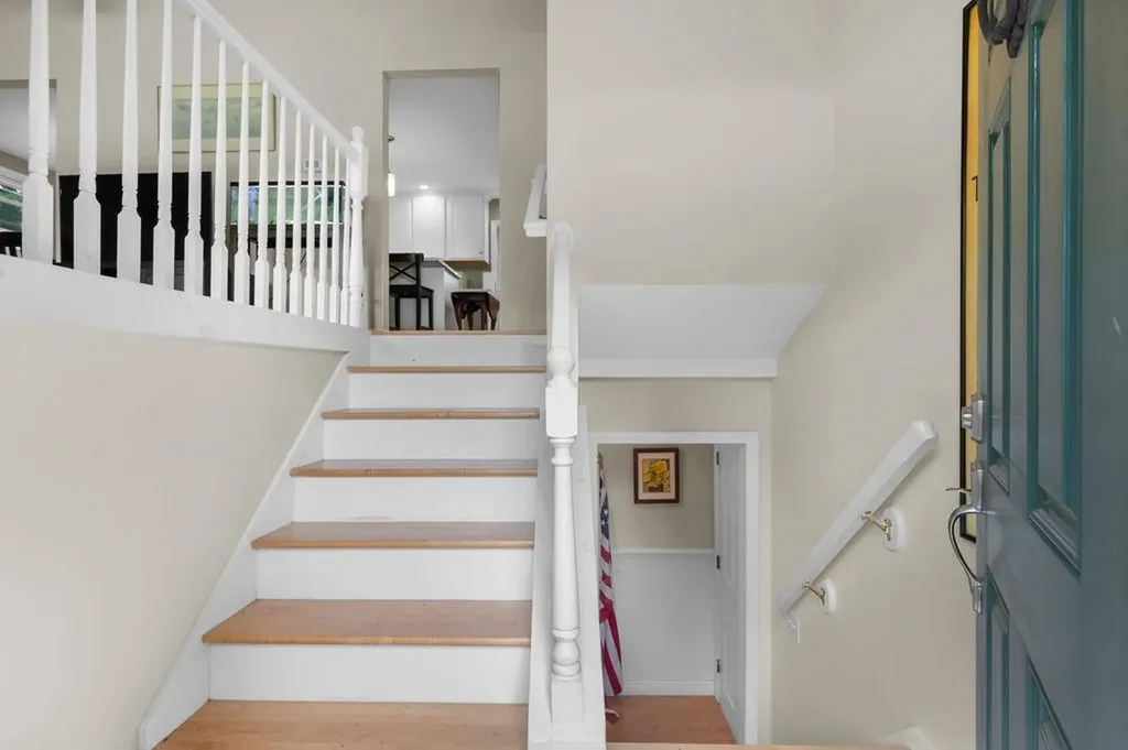 32 Raeder Drive Stratham NH 03885