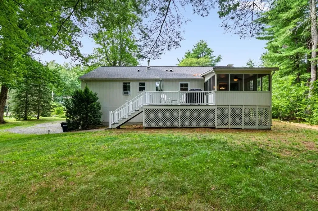 32 Raeder Drive Stratham NH 03885