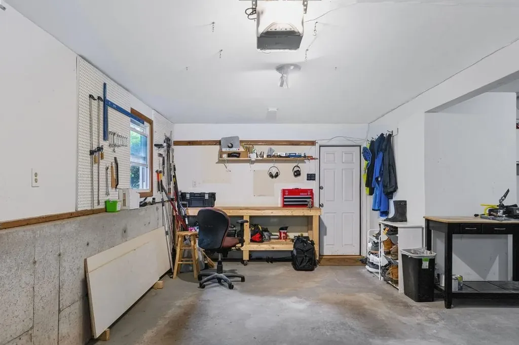 32 Raeder Drive Stratham NH 03885