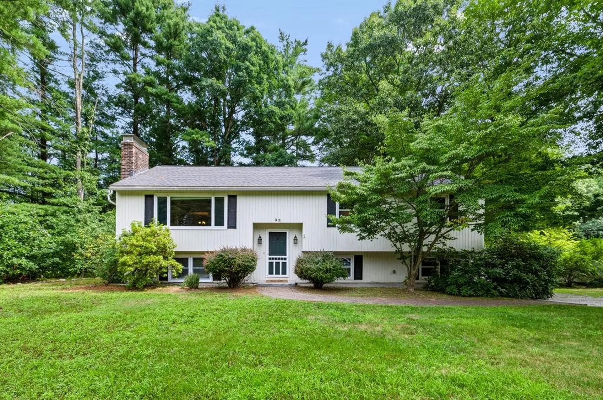 32 Raeder Drive Stratham NH 03885