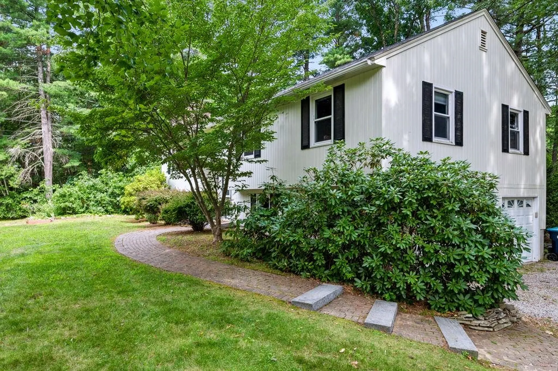 32 Raeder Drive Stratham NH 03885