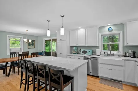 32 Raeder Drive Stratham NH 03885