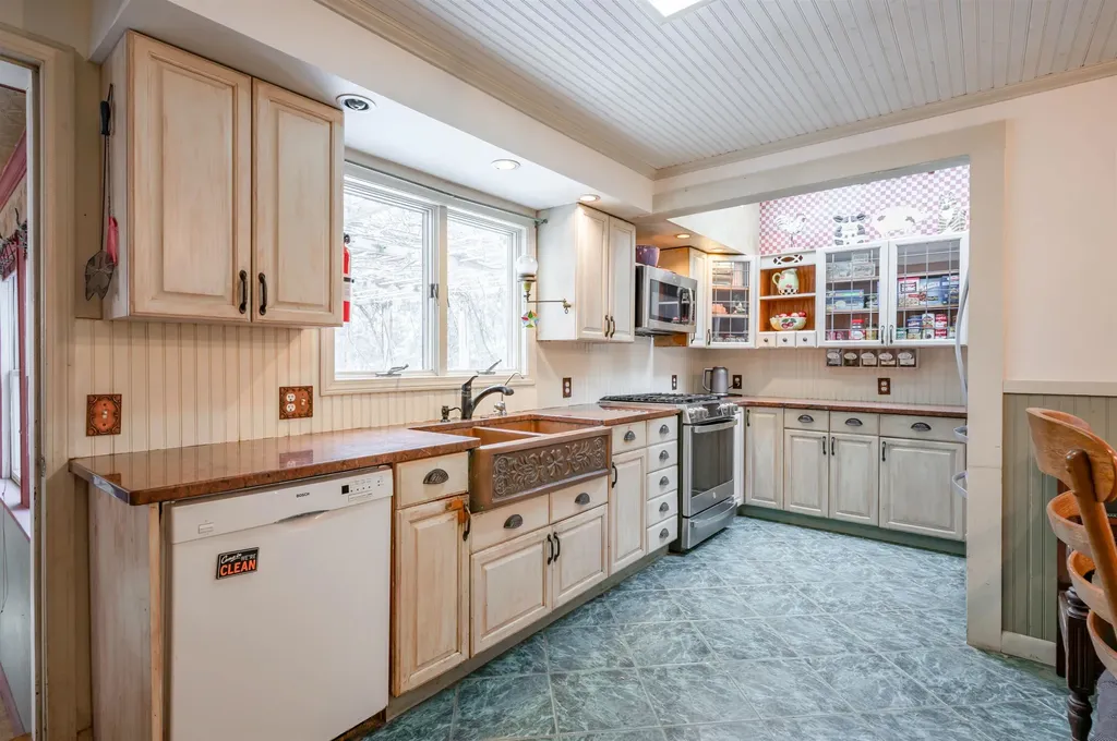 133 Raymond Road Deerfield NH 03037