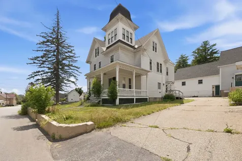 16 Chestnut Street Tilton NH 03276