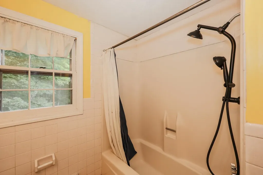 16 Meserve Road Durham NH 03824