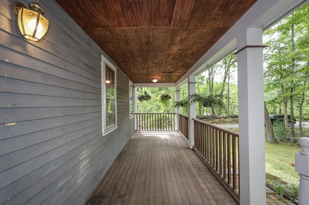 16 Meserve Road Durham NH 03824