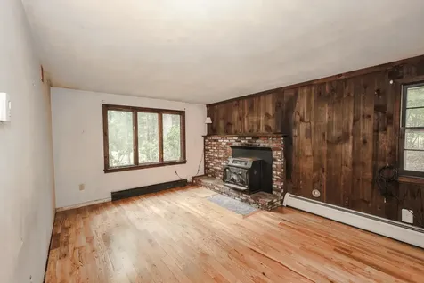 16 Meserve Road Durham NH 03824