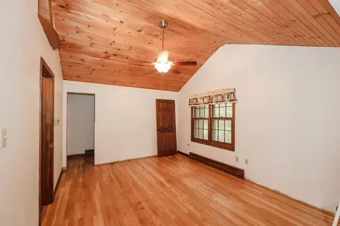 16 Meserve Road Durham NH 03824