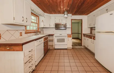 16 Meserve Road Durham NH 03824