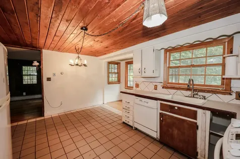 16 Meserve Road Durham NH 03824