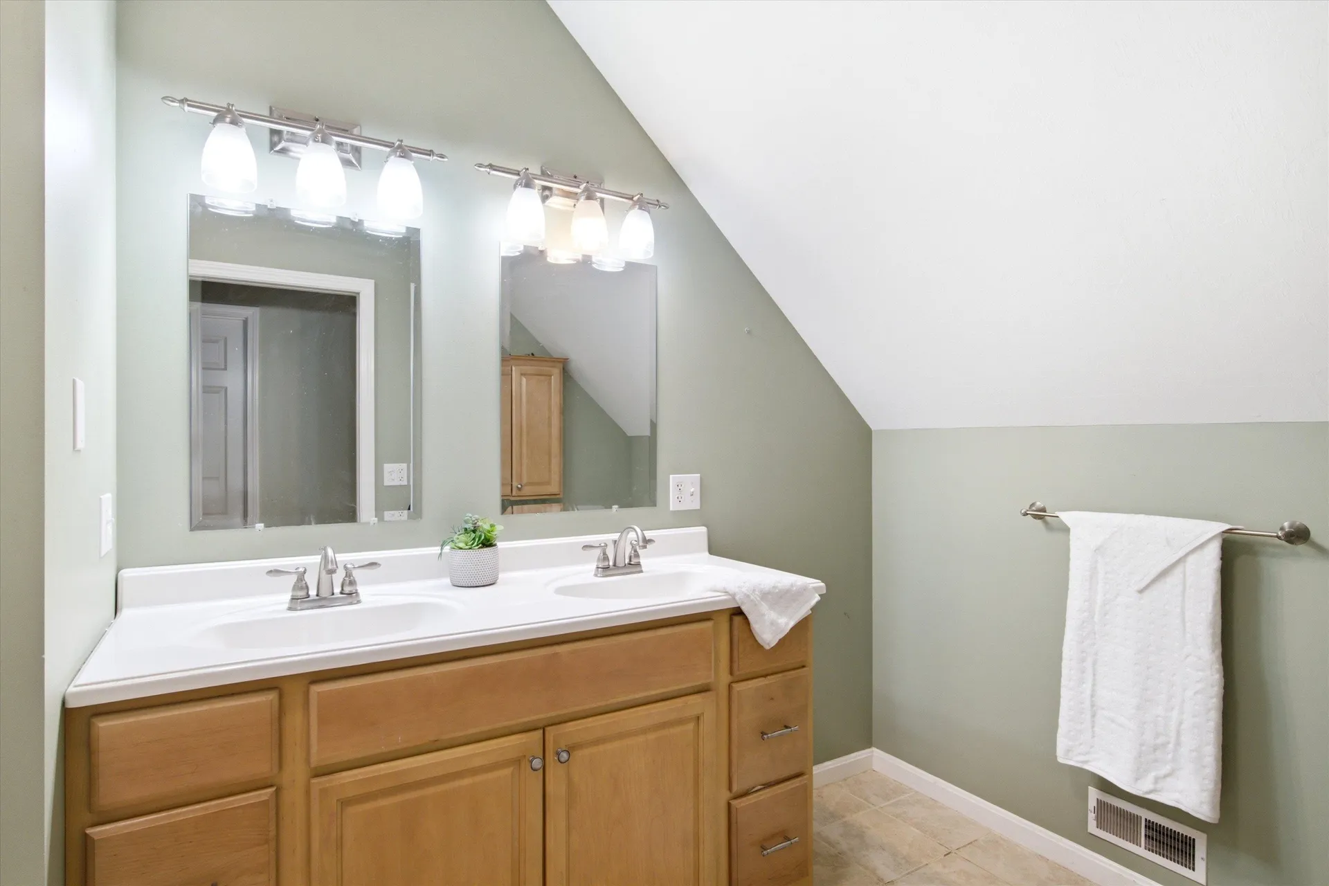 4 Memory Lane Loudon NH 03307