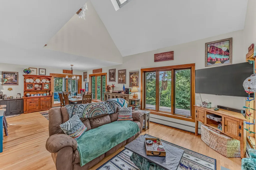 18 Armsby Circle Campton NH 03223