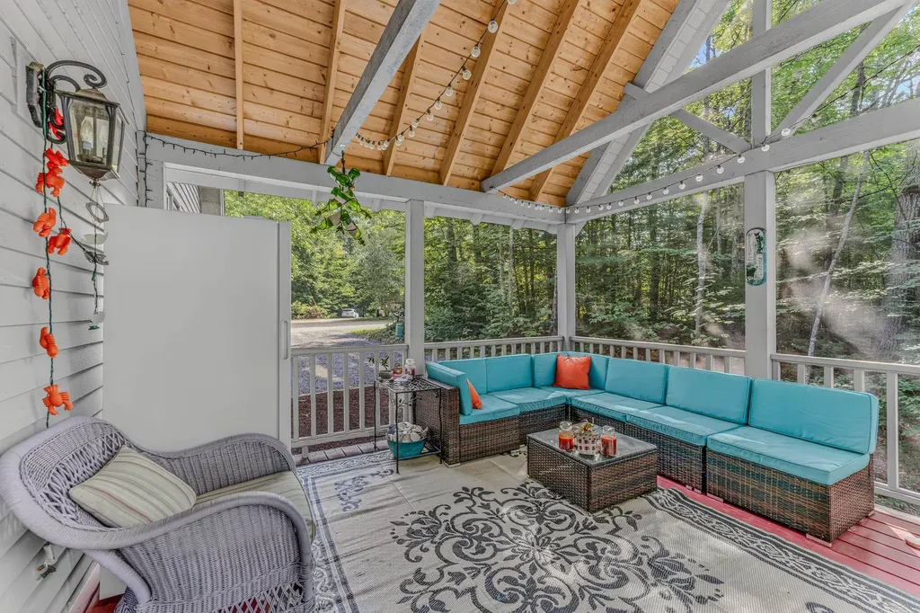 18 Armsby Circle Campton NH 03223