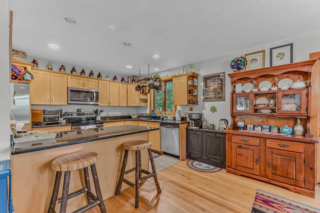 18 Armsby Circle Campton NH 03223
