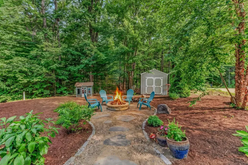 18 Armsby Circle Campton NH 03223