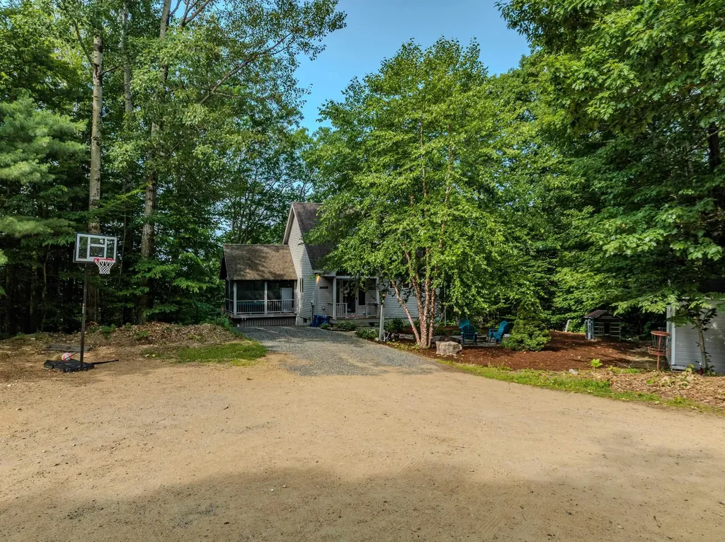 18 Armsby Circle Campton NH 03223