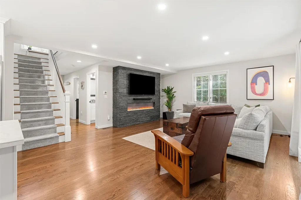 21 Foxglove Court Nashua NH 03062