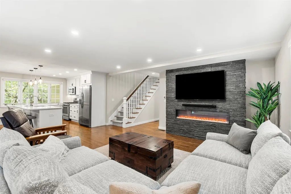 21 Foxglove Court Nashua NH 03062