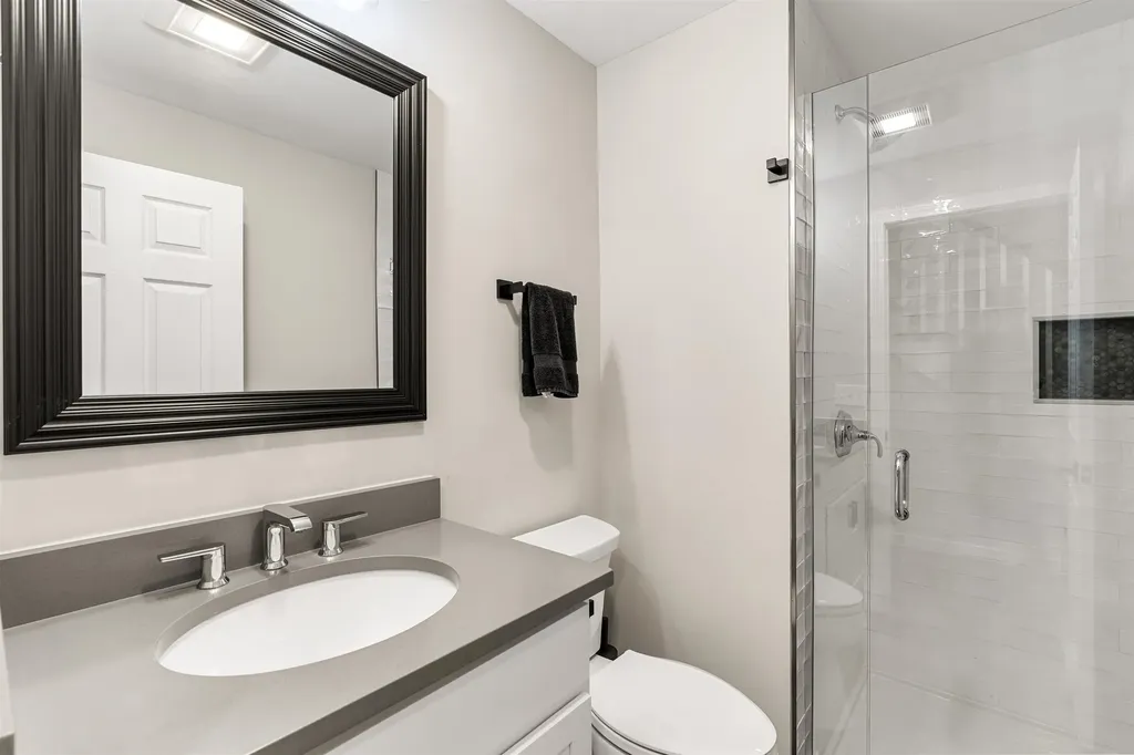 21 Foxglove Court Nashua NH 03062