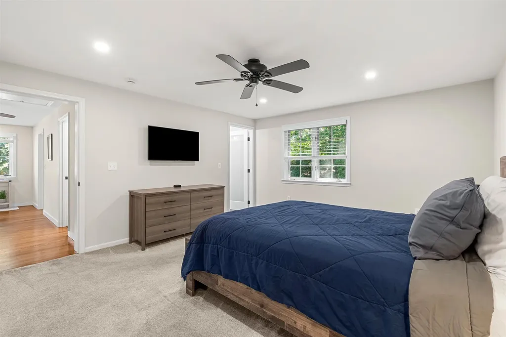 21 Foxglove Court Nashua NH 03062