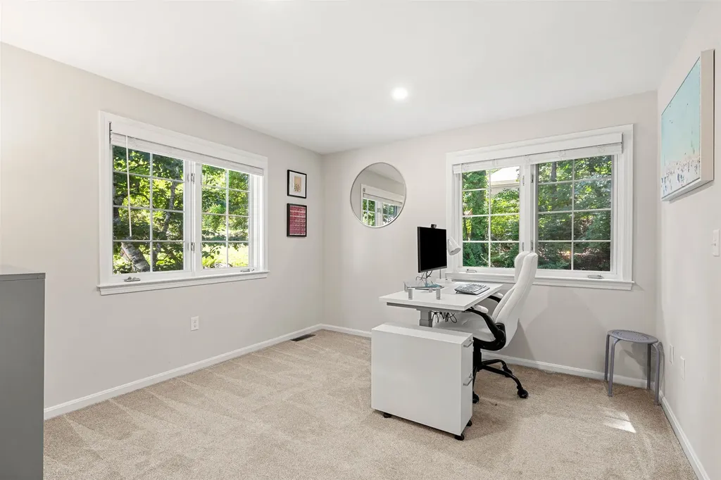 21 Foxglove Court Nashua NH 03062