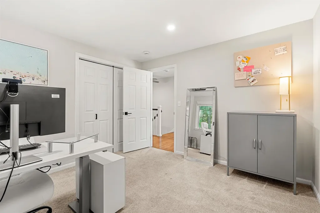 21 Foxglove Court Nashua NH 03062