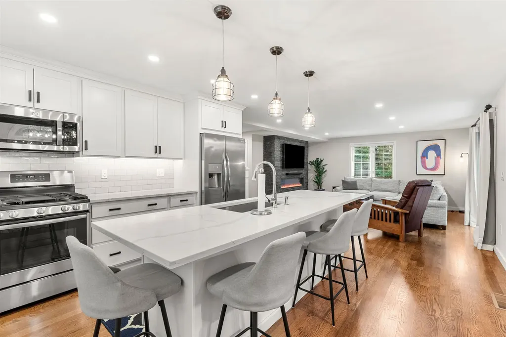 21 Foxglove Court Nashua NH 03062