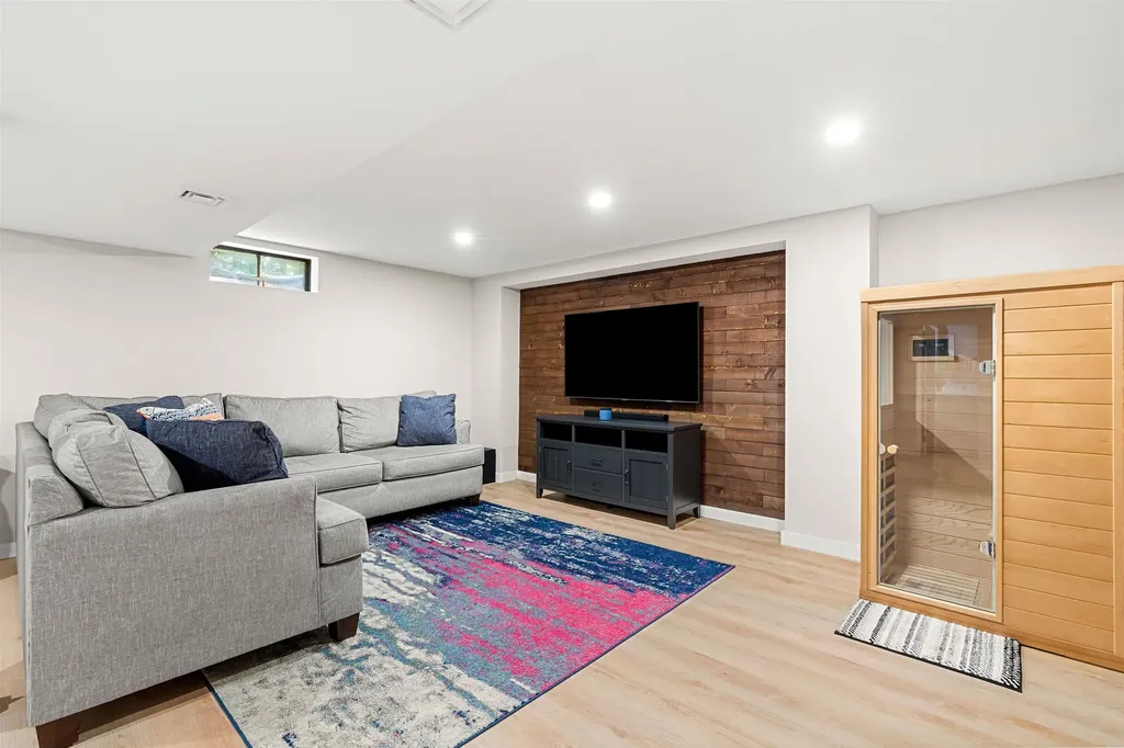 21 Foxglove Court Nashua NH 03062