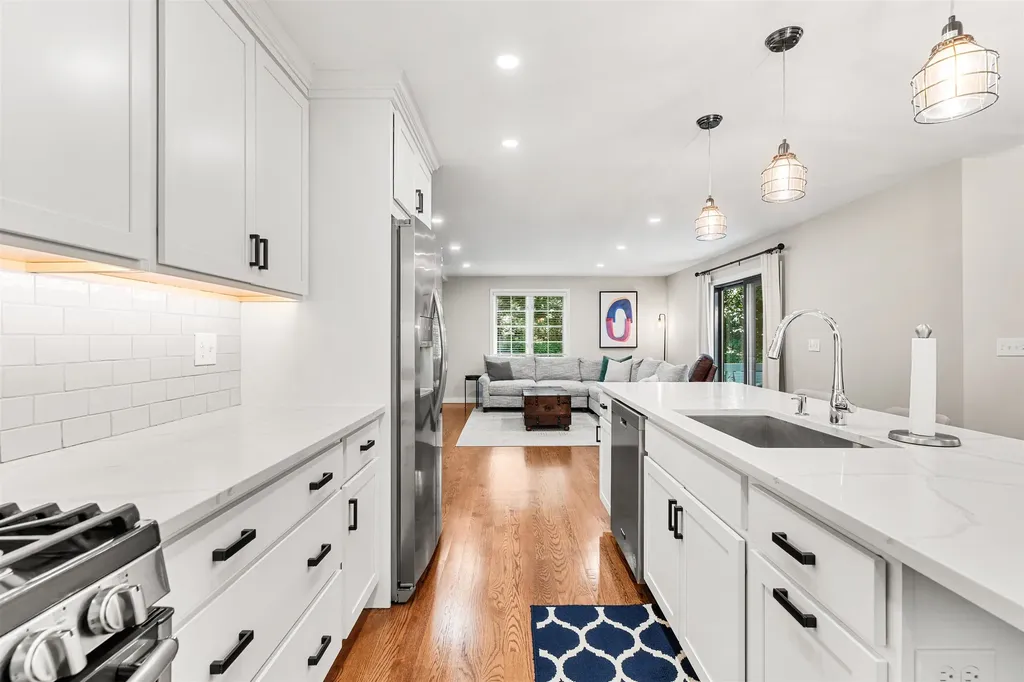 21 Foxglove Court Nashua NH 03062
