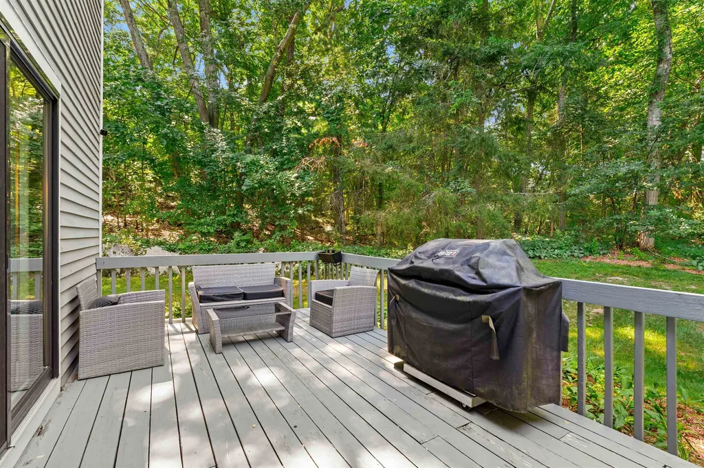 21 Foxglove Court Nashua NH 03062