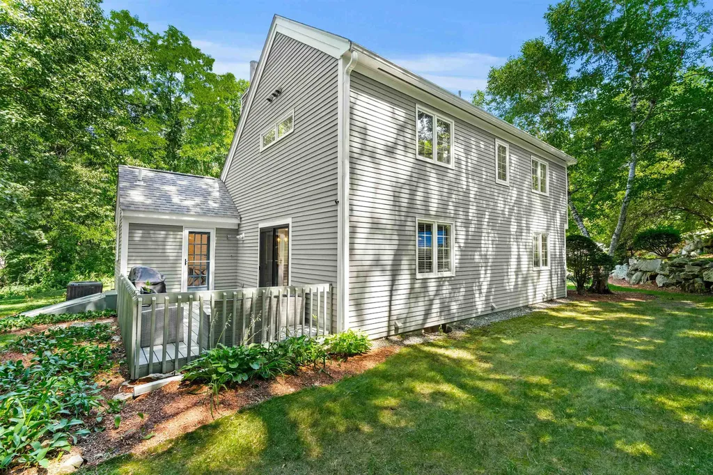 21 Foxglove Court Nashua NH 03062