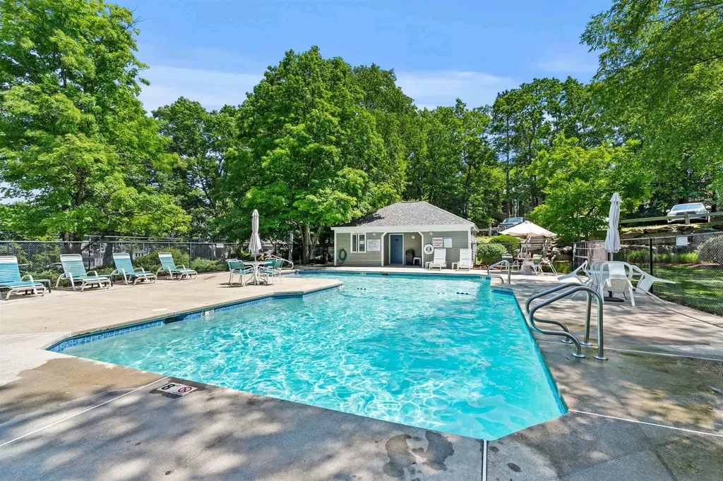 21 Foxglove Court Nashua NH 03062
