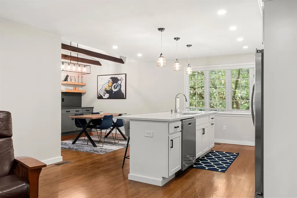 21 Foxglove Court Nashua NH 03062