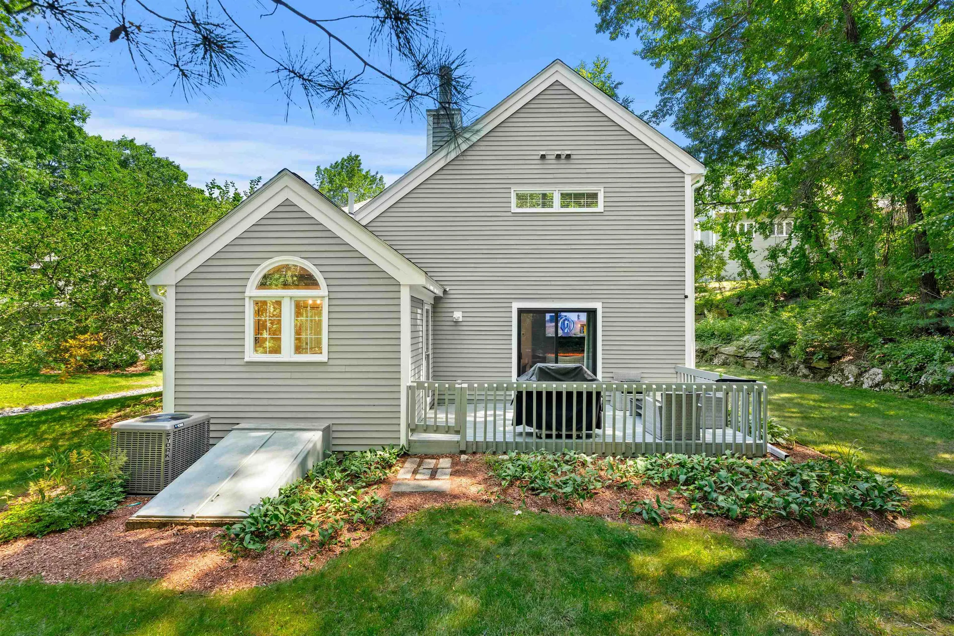 21 Foxglove Court Nashua NH 03062